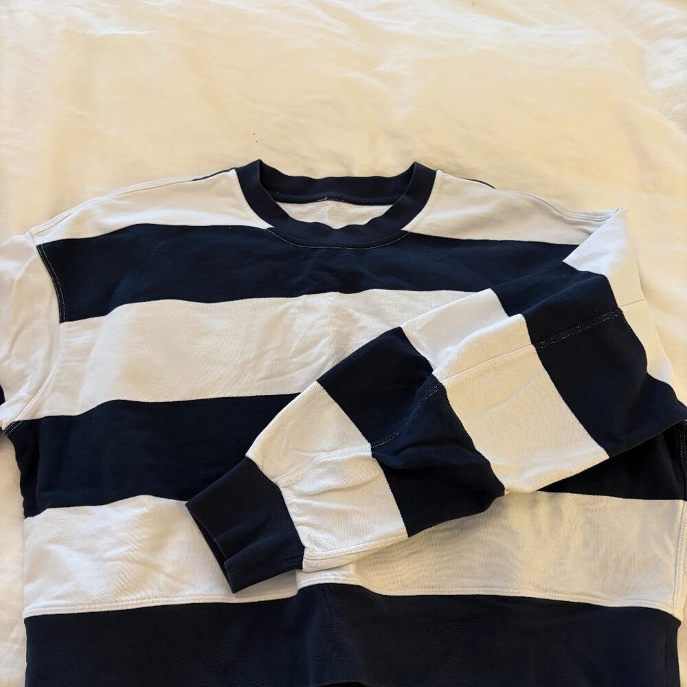 Lululemon cropped terry sweatshirt.  Navy/White. Size Medium.